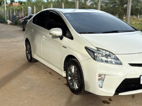 PRIUS 2013 For Rent /出租