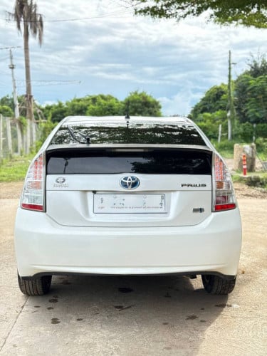 PRIUS 2013 For Rent /出租