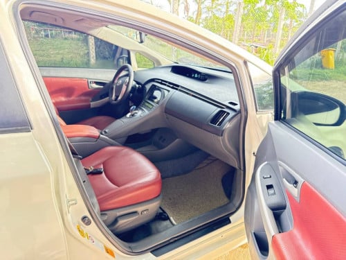 PRIUS 2013 For Rent /出租