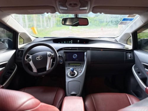 PRIUS 2013 For Rent /出租