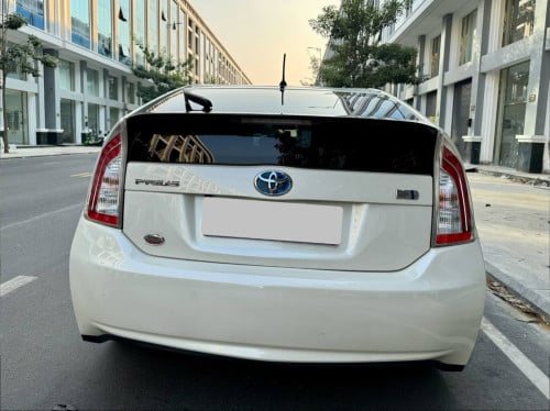 PRIUS 2013 For Rent /出租