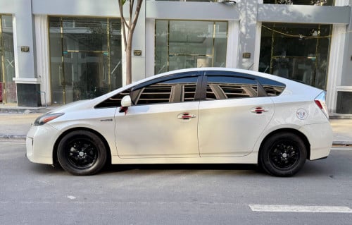 PRIUS 2013 For Rent /出租