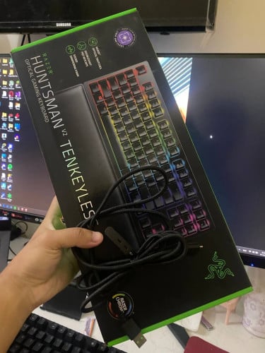 Razer Huntman v2 tkl (purple optical switch) with box