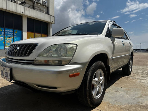 RX 300 ឆ្នាំ2003 ប៉ុង1 ឡានថ្មីណាស់ ម្ចាស់ដើមទី1លក់1380$ បងប្អូនចង់ទិញដាច់ វ៉ៃដូរ បង់រំលស់បាន