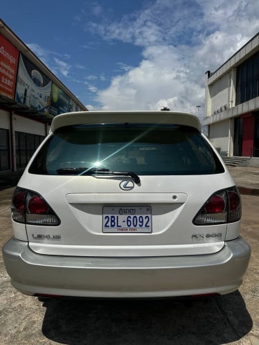 RX 300 ឆ្នាំ2003 ប៉ុង1 ឡានថ្មីណាស់ ម្ចាស់ដើមទី1លក់1380$ បងប្អូនចង់ទិញដាច់ វ៉ៃដូរ បង់រំលស់បាន