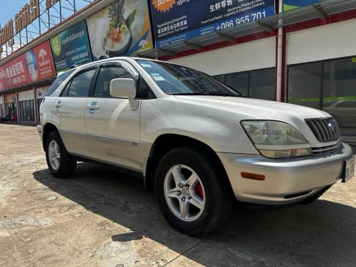 RX 300 ឆ្នាំ2003 ប៉ុង1 ឡានថ្មីណាស់ ម្ចាស់ដើមទី1លក់1380$ បងប្អូនចង់ទិញដាច់ វ៉ៃដូរ បង់រំលស់បាន