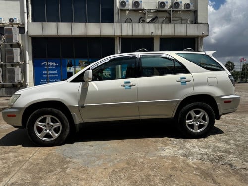 RX 300 ឆ្នាំ2003 ប៉ុង1 ឡានថ្មីណាស់ ម្ចាស់ដើមទី1លក់1380$ បងប្អូនចង់ទិញដាច់ វ៉ៃដូរ បង់រំលស់បាន
