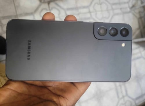 samsung galaxy s 22 plus 128g ជំអេក្រង់តូចមួយនៅល្អទាំងអស់អត់មានខូចអីទេ ខ្នងក្រោយថ្មី  130$