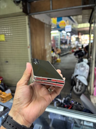 Samsung W23 512G Ram16G Sim2 CH ខូចខាងក្នុងប្រើបានខាងក្រៅ ស្ទើរតួរ