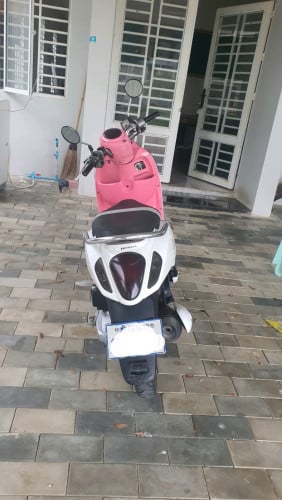Scoopy i