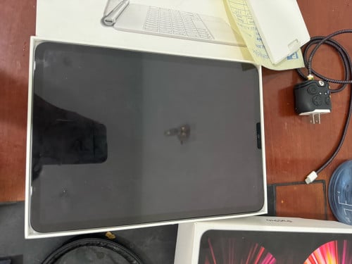 iPad Pro M1 with Magic Keyboard condition 97%