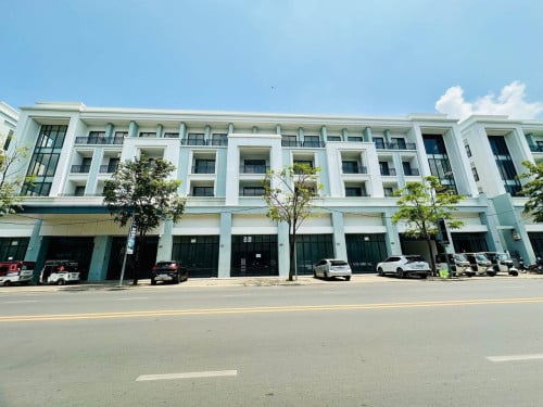 Shop House  For RentChip mong Land Mark 271/ Rent Price: $1,300