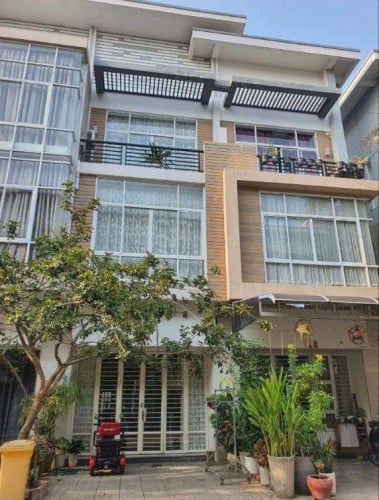 Shophouse for rent $850 ចរចាបាន​