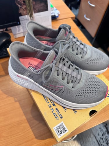 Sketchers សម្រាប់ស្ត្រី លេខ 38 / 50&