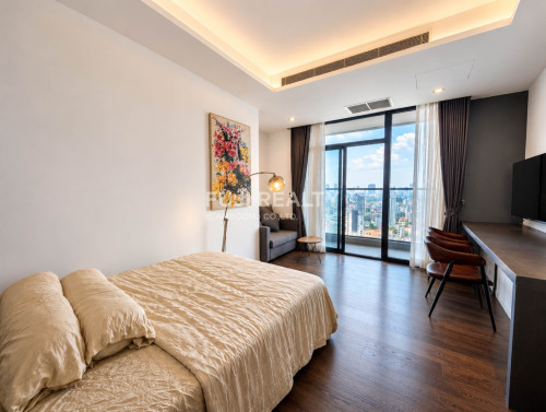 Studio room for rent at the penthouse residence