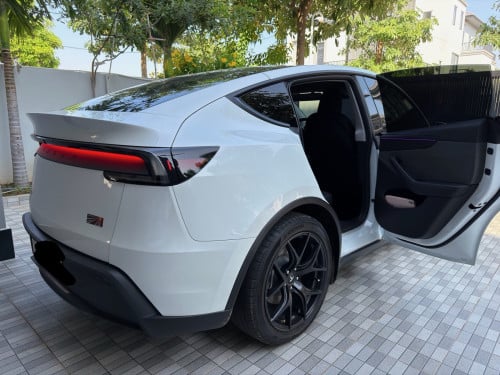 Tesla model Y juniper standard range ឆ្នាំ 2025