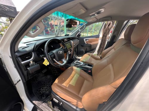 Toyota Fortuner 2016 For Rent /出租