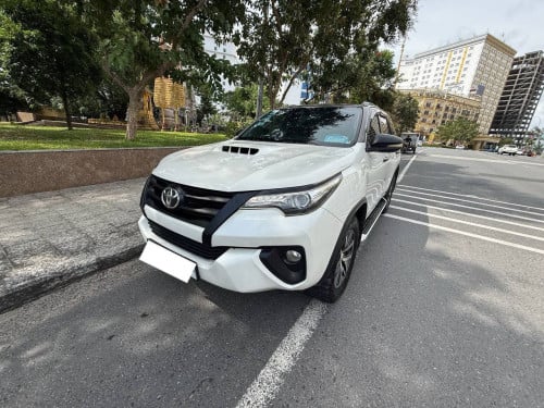 Toyota Fortuner 2017 For Rent /出租