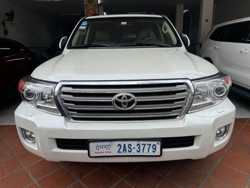 Toyota Land Cruiser 2012 V6 full ឡានស្អាតម្ចាស់ដើម