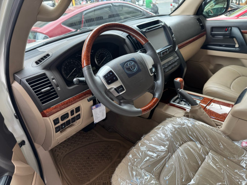 Toyota Land Cruiser 2012 V6 full ឡានស្អាតម្ចាស់ដើម