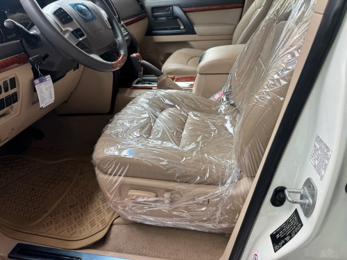 Toyota Land Cruiser 2012 V6 full ឡានស្អាតម្ចាស់ដើម