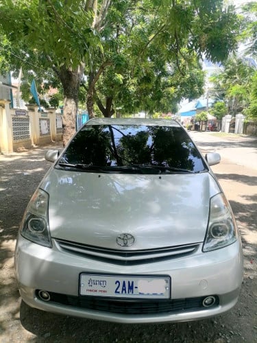 Toyota Prius 04 FullOption 7,750$