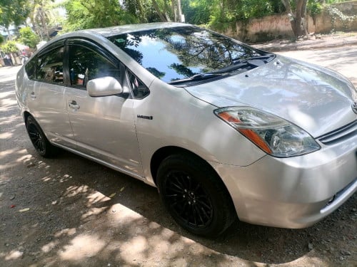 Toyota Prius 04 FullOption 7,750$