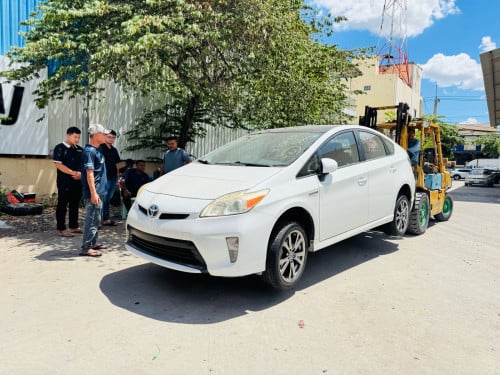 Toyota Prius 2014 Opt4 Deluxe Solar សកាំម៉ៃ