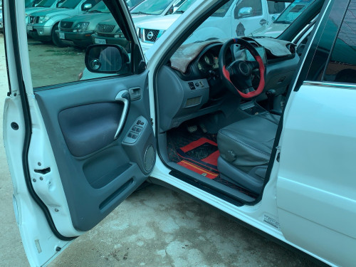 Toyota Rav4L 02 ប៉ុង1 បេីកតំបូល សកាំម៉ៃ