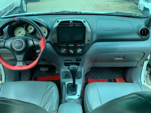 Toyota Rav4L 02 ប៉ុង1 បេីកតំបូល សកាំម៉ៃ