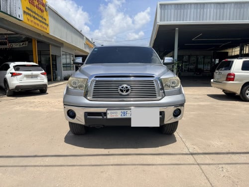 Toyota tundra 2010 platinum full option pong2 auto