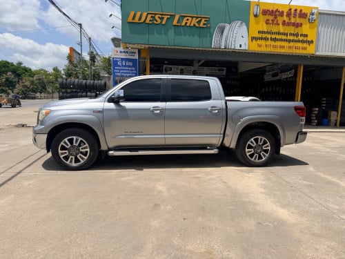 Toyota tundra 2010 platinum full option pong2 auto
