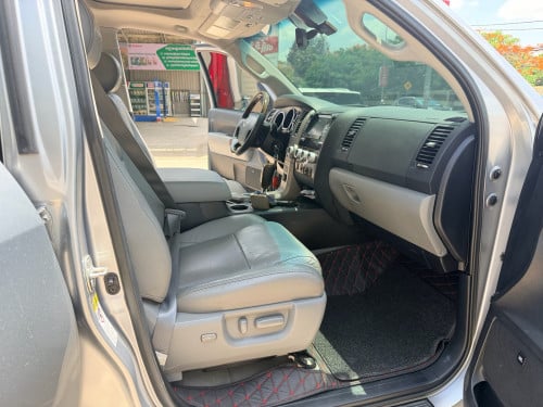 Toyota tundra 2010 platinum full option pong2 auto