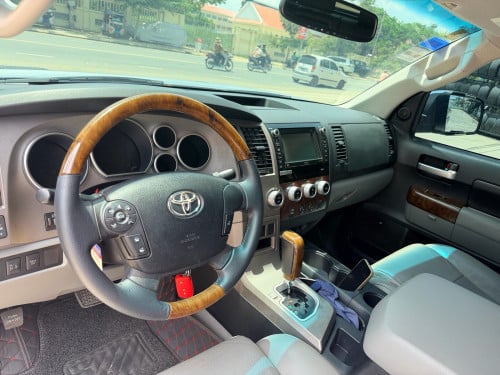 Toyota tundra 2010 platinum full option pong2 auto