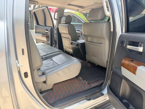 Toyota tundra 2010 platinum full option pong2 auto