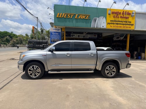 Toyota tundra 2010 platinum full option pong2 auto