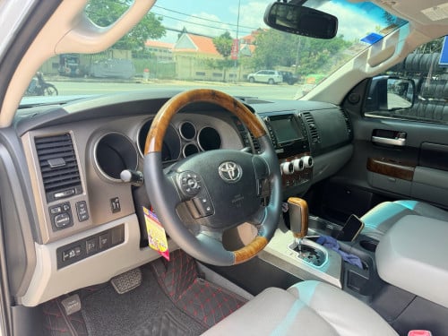 Toyota tundra 2010 platinum full option pong2 auto