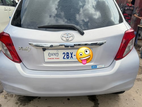 Toyota Vitz smart key full option