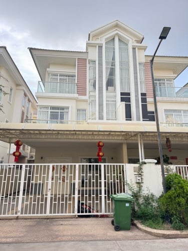 Villa for rent in borey Chip SenSok