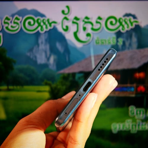 Vivo V40 5G Global (វ៉ៃដូរបាន)មានធានាច្បាស់លាស់ត្រឹមត្រូវ