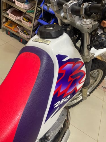 XR250 ឆ្នាំ1995 ម៉ូតូក្រដាសពន្ធ ចង់ដឹកតម្លៃឆាតសួរបានបងៗ ម៉ូតូនៅស្អាតម៉ាសុីនស្ងាត មិនដែលធ្វើថ្នាំ