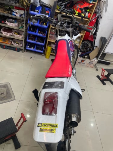 XR250 ឆ្នាំ1995 ម៉ូតូក្រដាសពន្ធ ចង់ដឹកតម្លៃឆាតសួរបានបងៗ ម៉ូតូនៅស្អាតម៉ាសុីនស្ងាត មិនដែលធ្វើថ្នាំ
