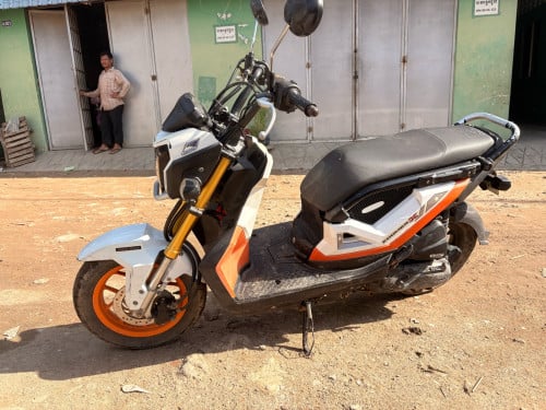 Zoomer x 016កាតគ្រីម៉ាស៊ីនកាឡេស្រួយដូចអំបុកតម្លៃ470$. 0968417884