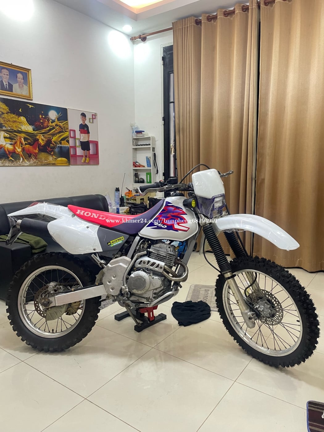 XR250 ឆ្នាំ1995 ម៉ូតូក្រដាសពន្ធ ចង់ដឹកតម្លៃឆាតសួរបានបងៗ ម៉ូតូនៅស្អាតម៉ាសុីនស្ងាត មិនដែលធ្វើថ្នាំ