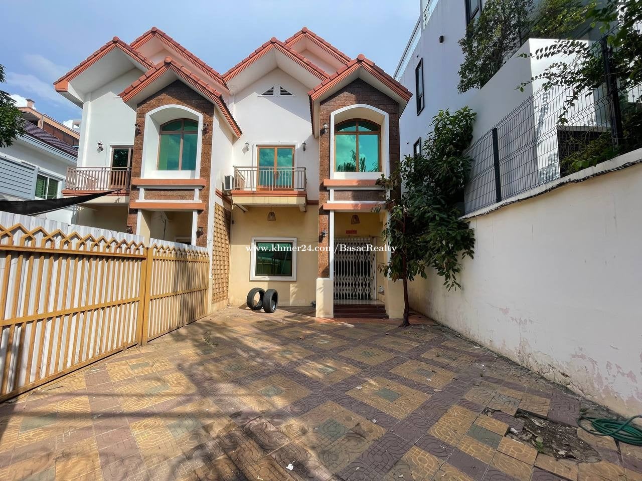 ផ្ទះវីឡាសម្រាប់ជួល នៅសង្កាត់ផ្សារដើមថ្កូវ
