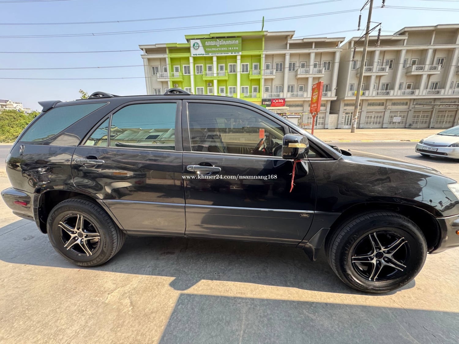 ឡានជិះផ្ទាល់ខ្លួន- ឆ្នាំ 2001 ប៉ុង 2 (9300$)