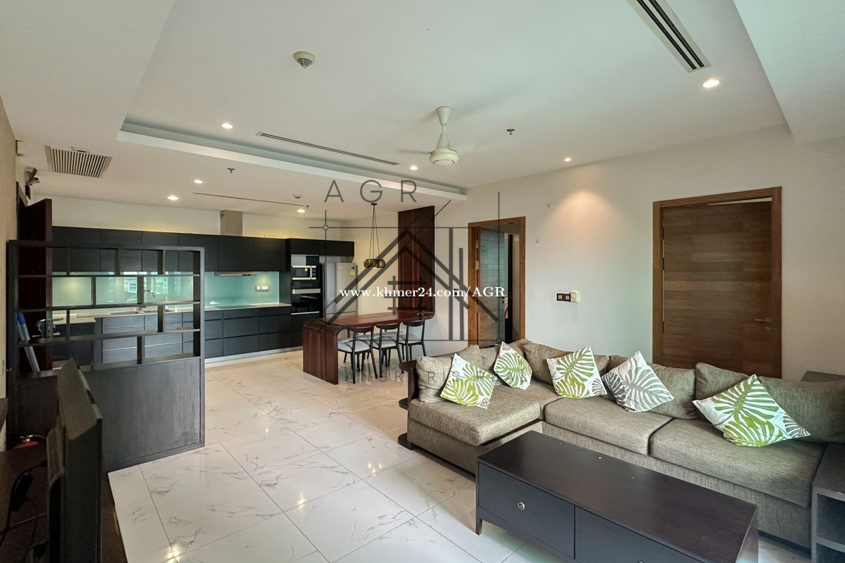 2 Bedroom Serviced Apartment For Rent in Daun Penh | Norodom Blvd. | Sathapana Tower