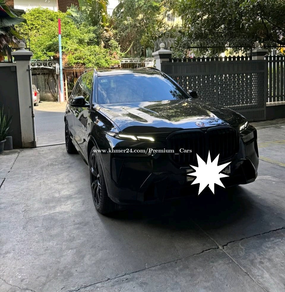 2023 l BMW X7 M-Sport Black Package