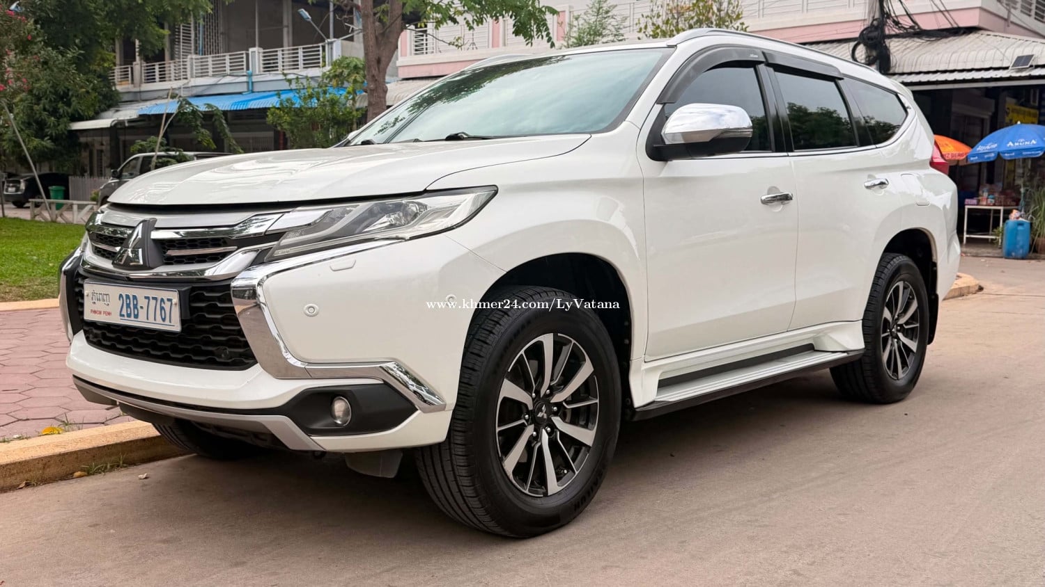Mitshubishi Pajero Sport 2017 Full ហ្សីនមួយជុំ ធានាឡនស្អាត គ្មាន2 ម្ចាស់ដេីម ឯកសារគ្រប់ សោ2