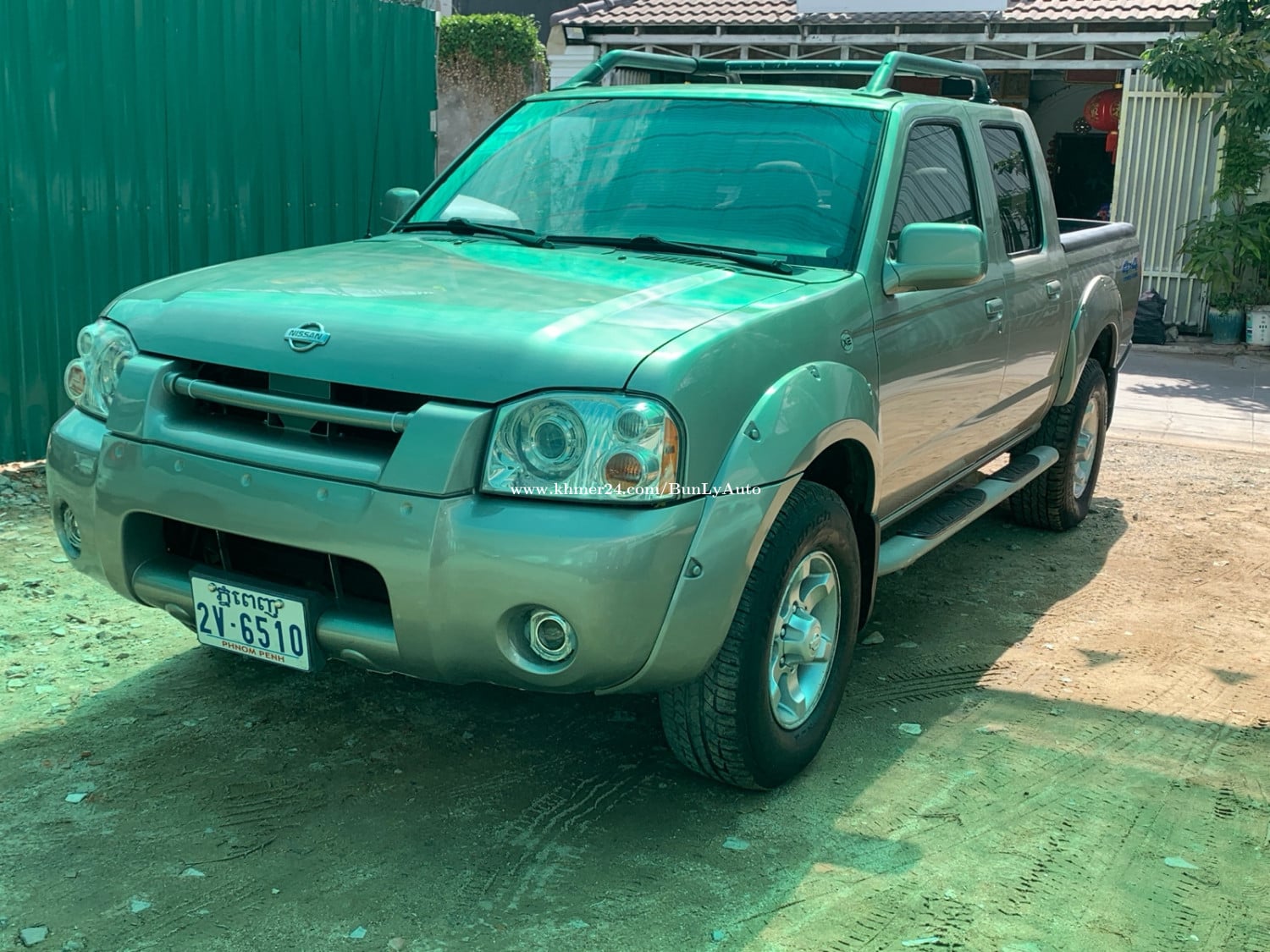 Nissan Frontier ឆ្នាំ 01 ប៉ុង2 កាពីតាស